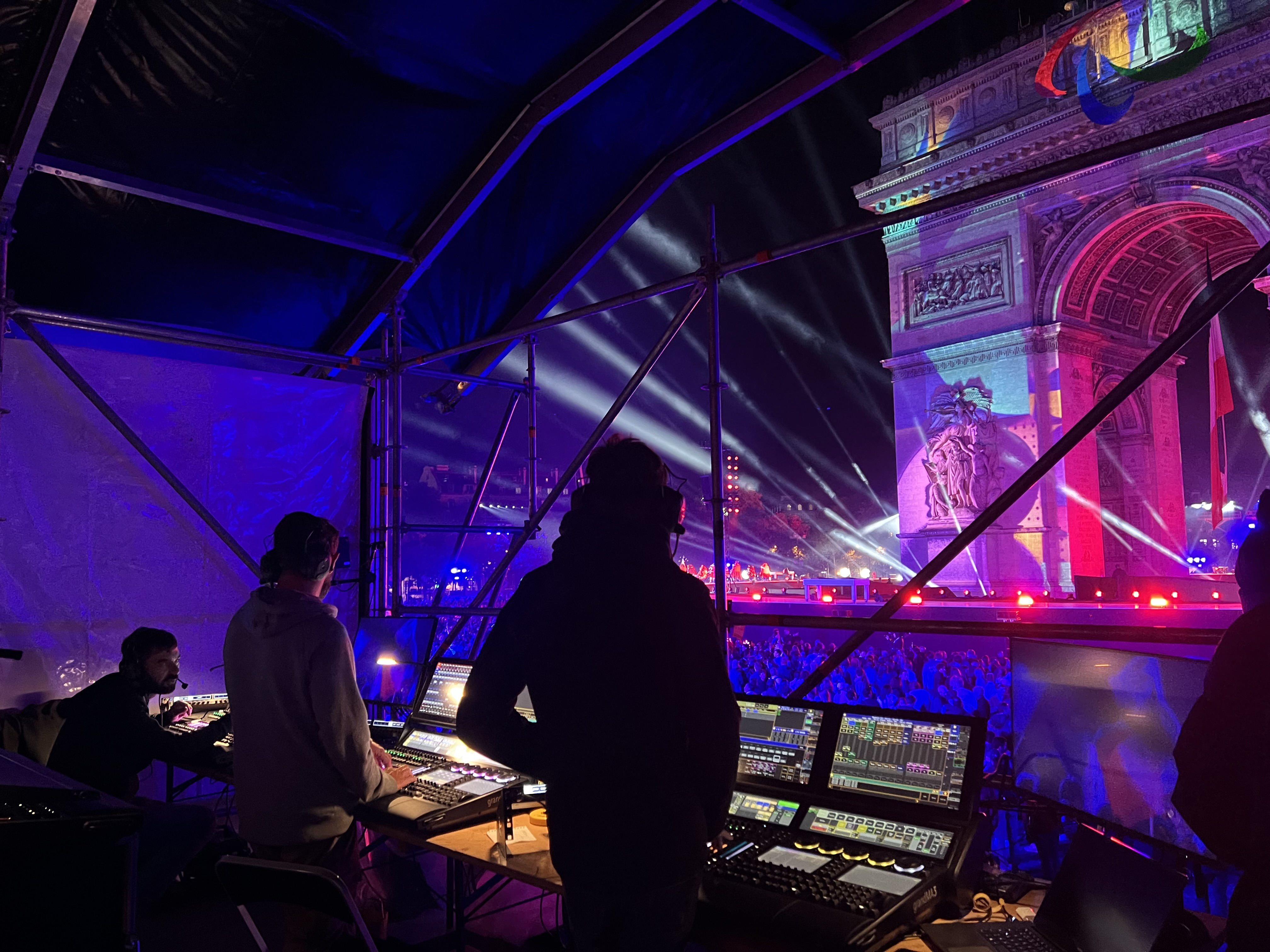 Régie lumière au pied de l’Arc de Triomphe